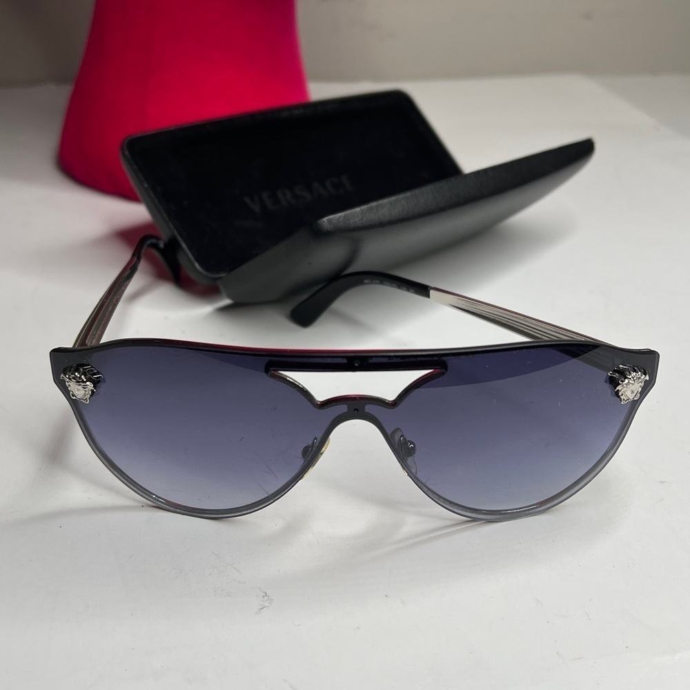 Versace Black & Chrome Rimless
Aviator Sunglasses Blue Gradient Lenses with Case